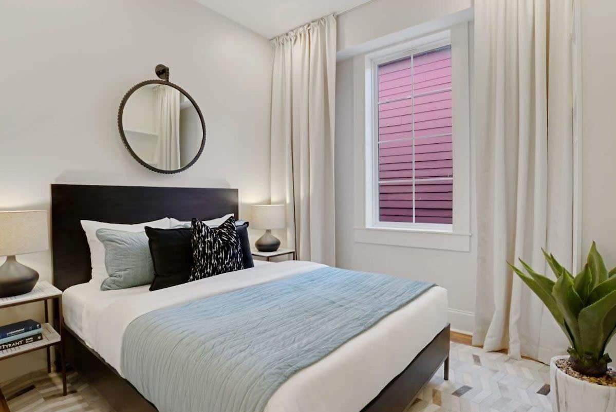 Luxe Sunlit Heated Pool & Near Cbd Holiday home *