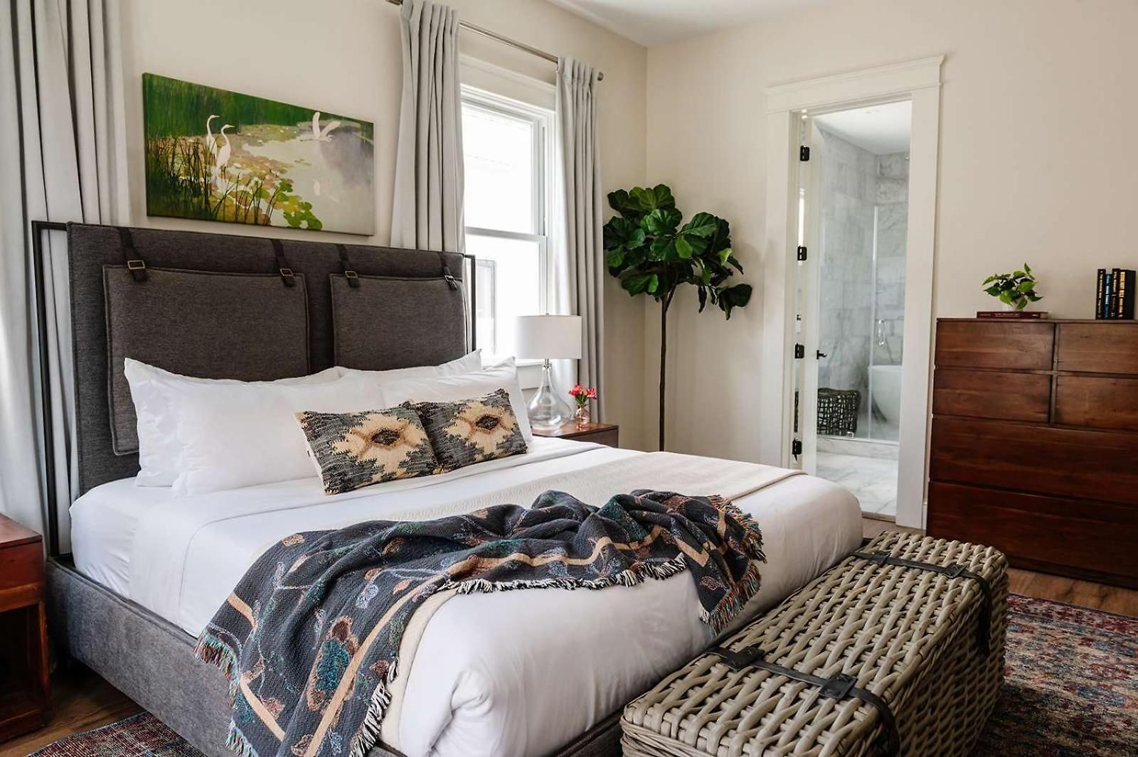 New Private With Pool And Near Fq