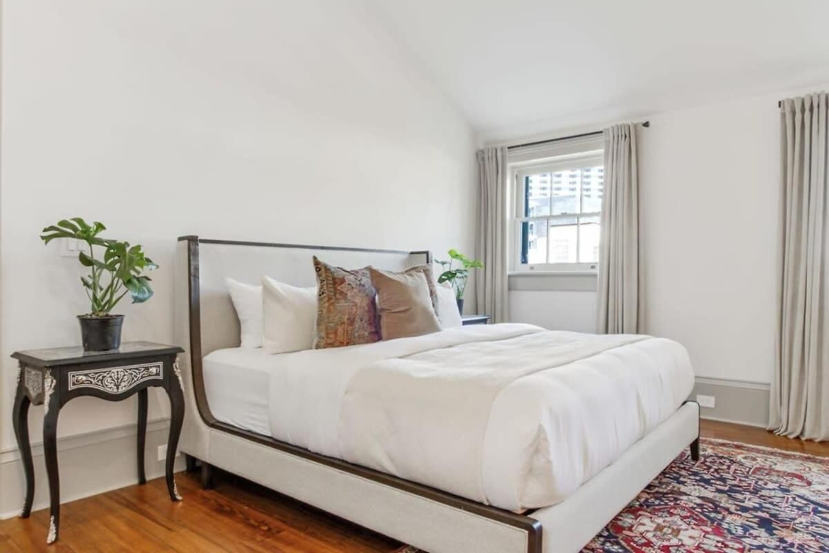 Holiday home Historic Cbd Townhomes With Courtyard