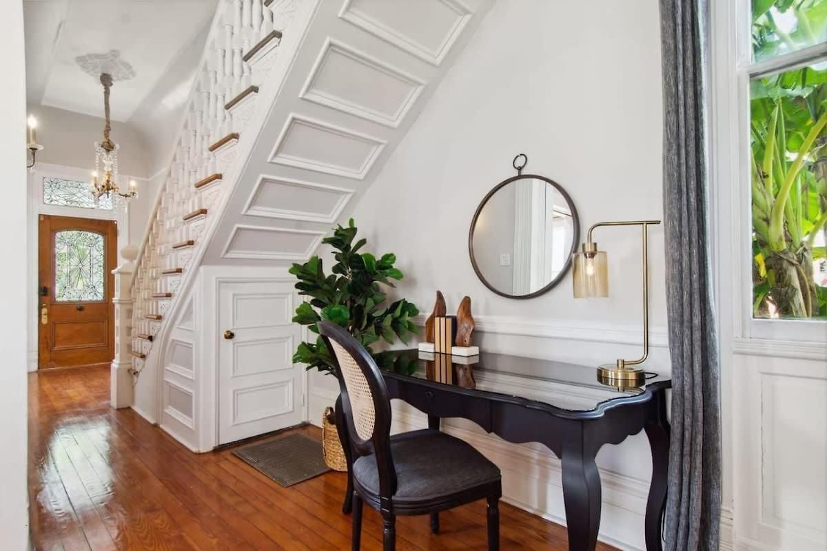 Opulent Expansive Unit Heated Pool And Bed & Breakfast