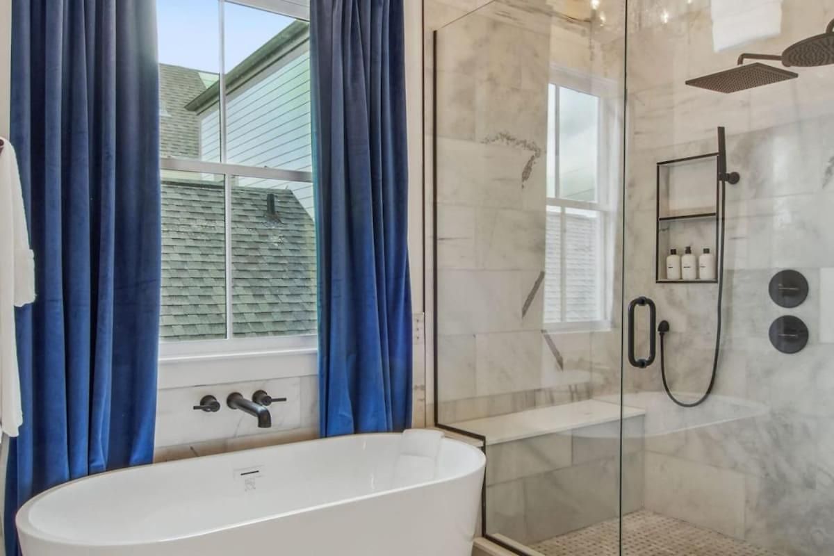 Deluxe Modern Heated Pool & Game *