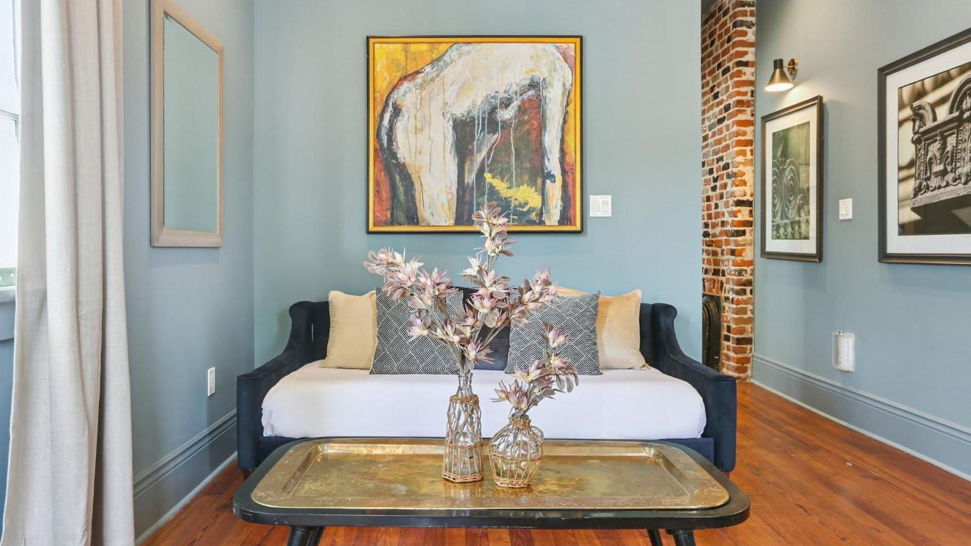 Designer On Magazine Pool And * New Orleans