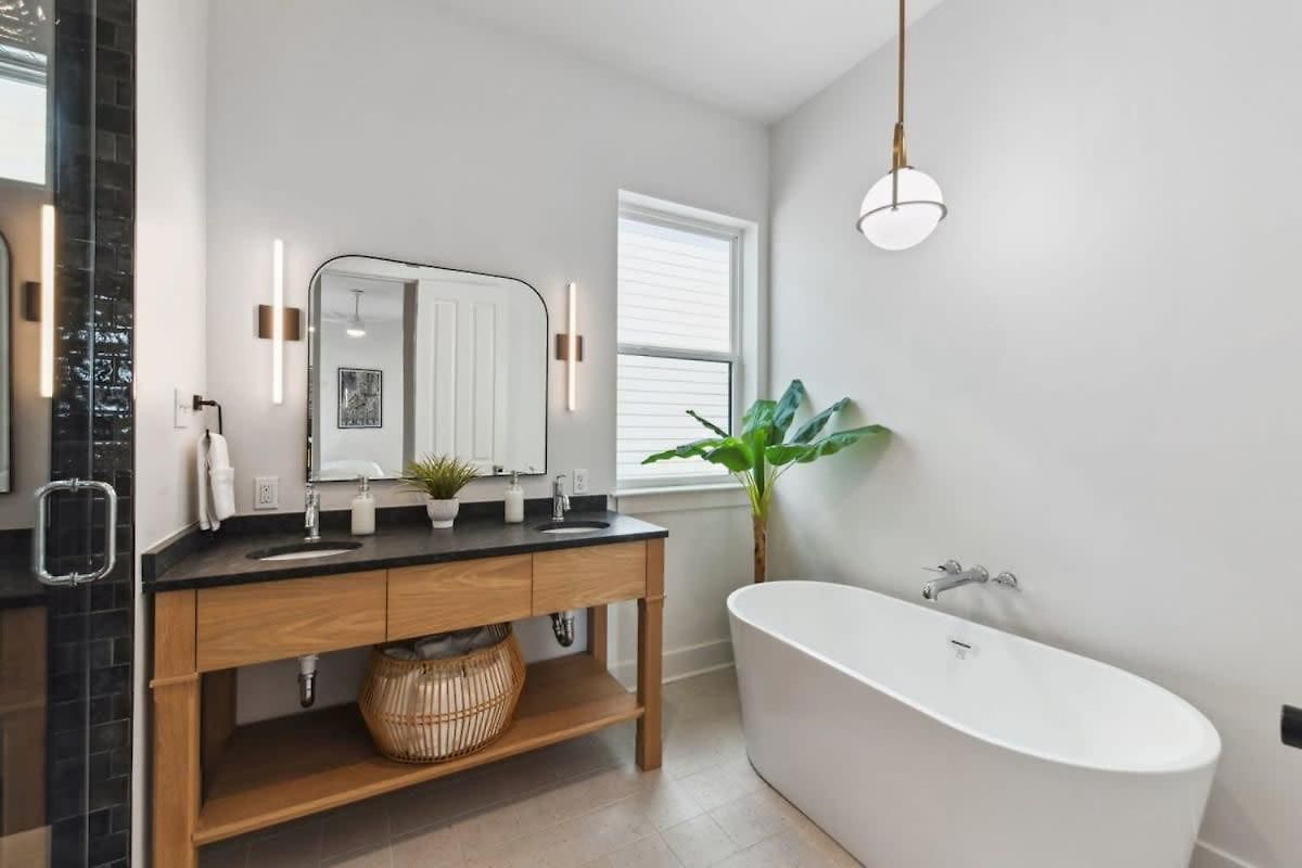 Elegant Stylish With Hot Tub & Pergola New Orleans