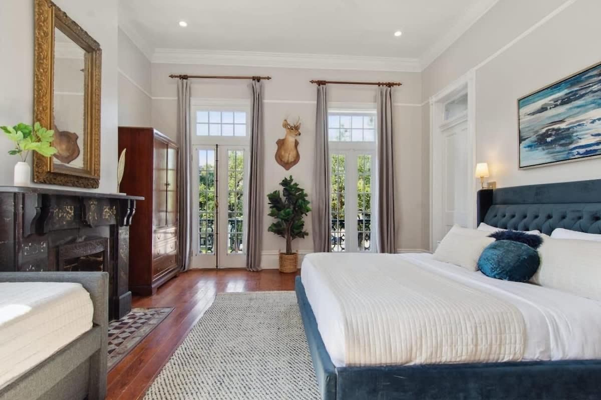 Opulent Expansive Unit Heated Pool And Bed & Breakfast New Orleans