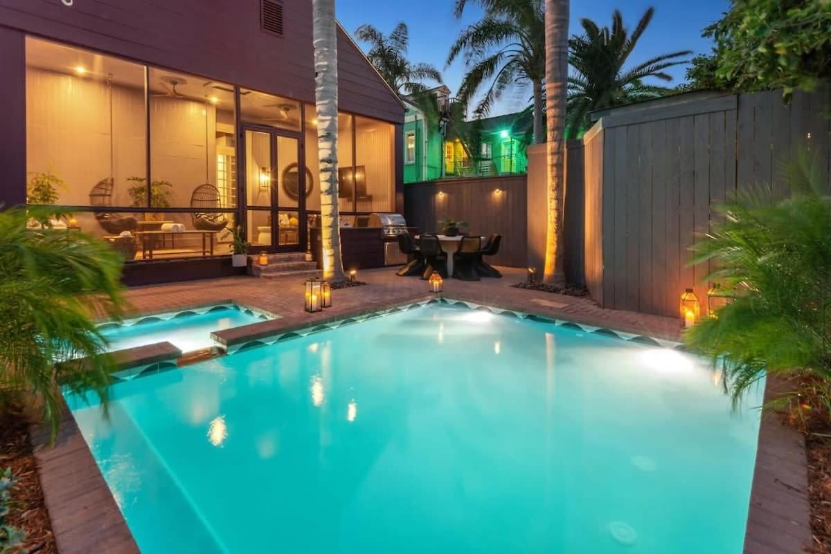 5 Bedroom Designer On Magazine Pool & *