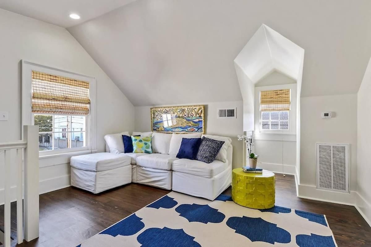 Contemporary Designer Near French Quarter Holiday home New Orleans