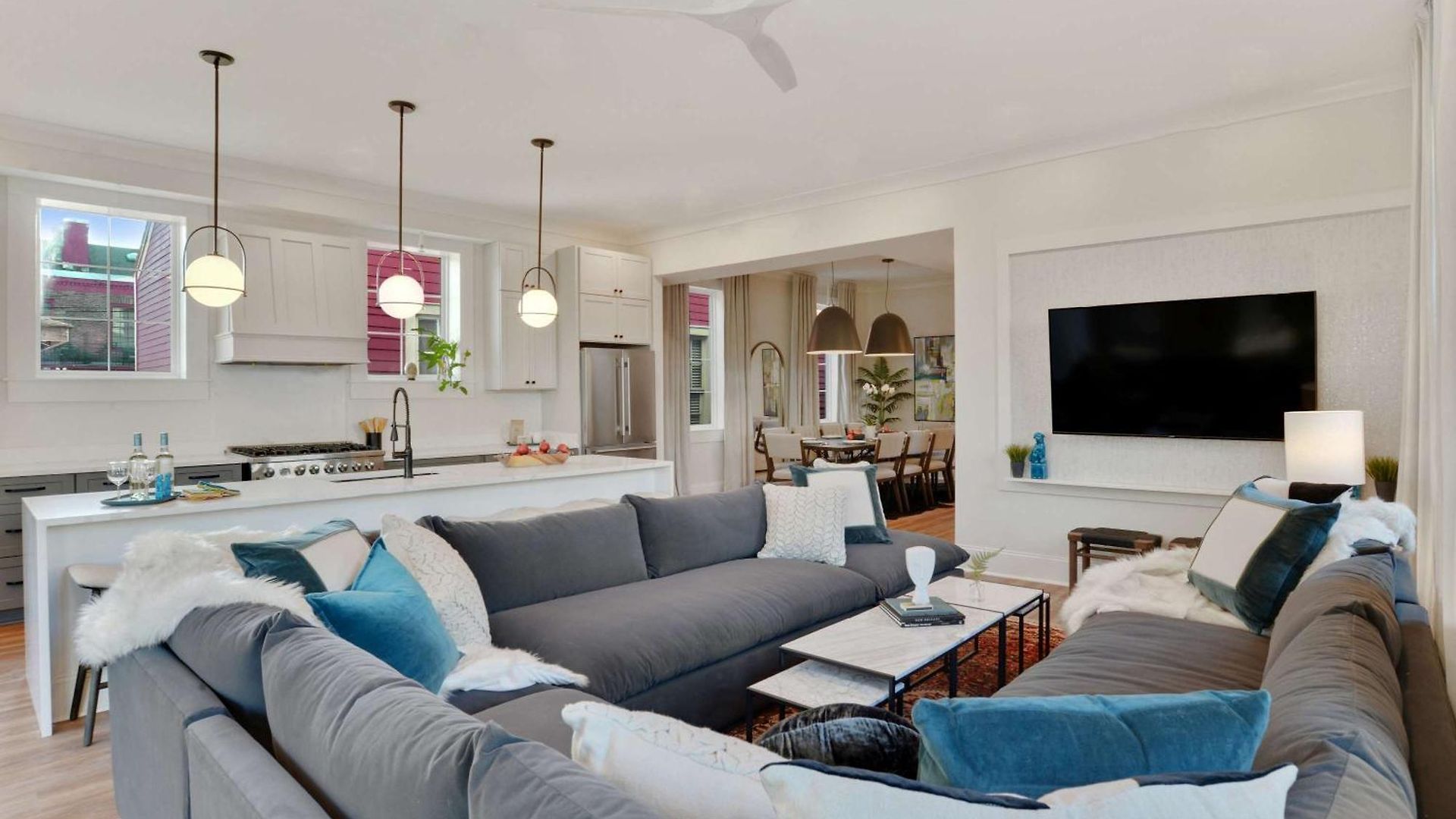Luxe 19br Combo & Private Backyard With Pool
