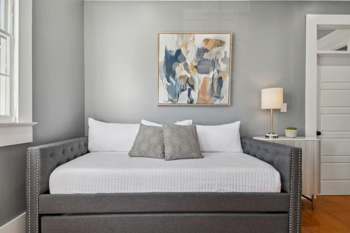 Stylish Modern With Hot Tub & Pergola Holiday home New Orleans