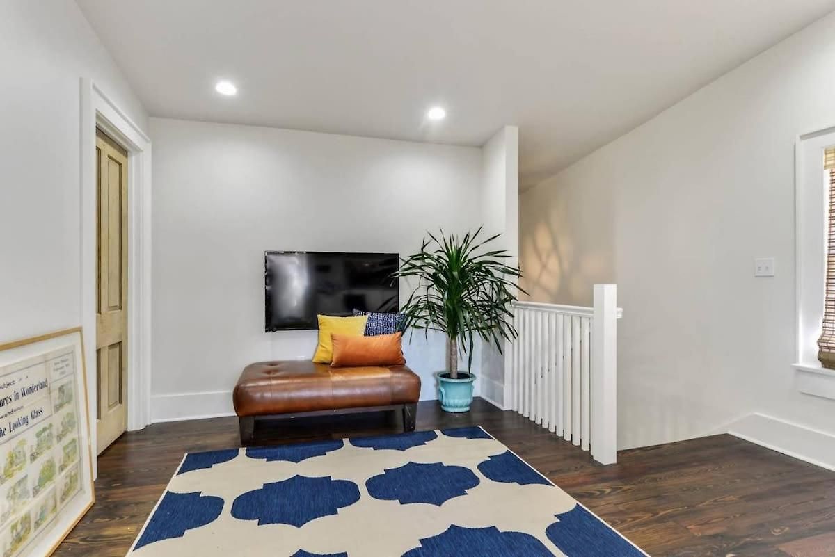 Contemporary Designer Near French Quarter Holiday home
