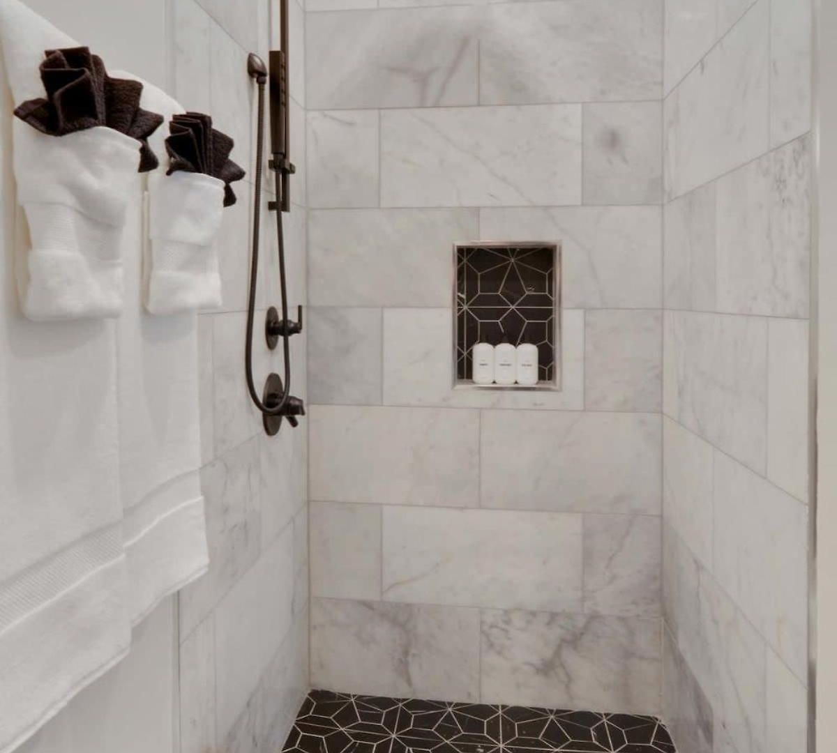 Luxe Sunlit Heated Pool & Near Cbd
