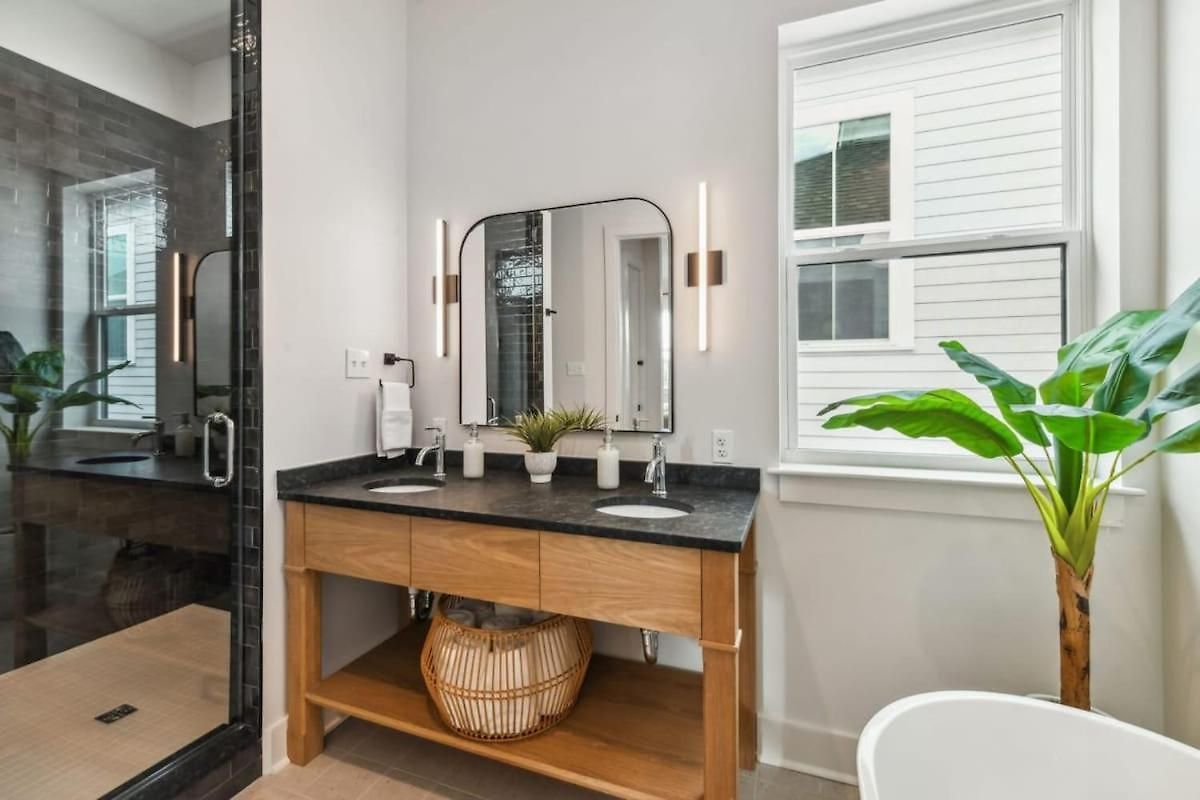 Elegant Stylish With Hot Tub & Pergola New Orleans