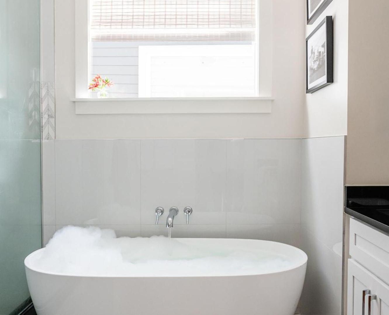 Stylish 7 Bedroom Luxe Heated Pool & Holiday home New Orleans