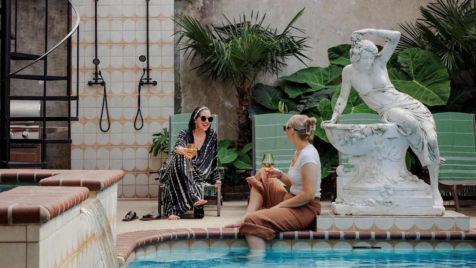 Boutique 9br With Pool Steps From French Q *