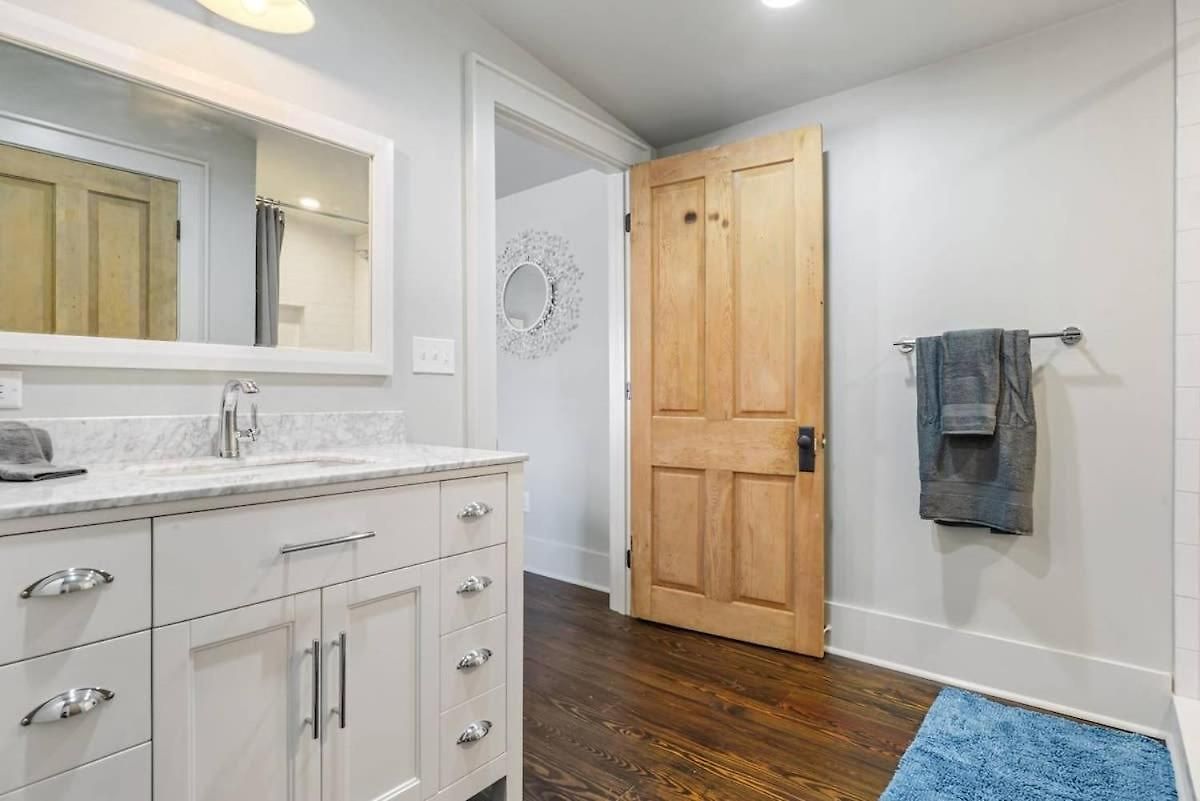Contemporary Designer Near French Quarter *