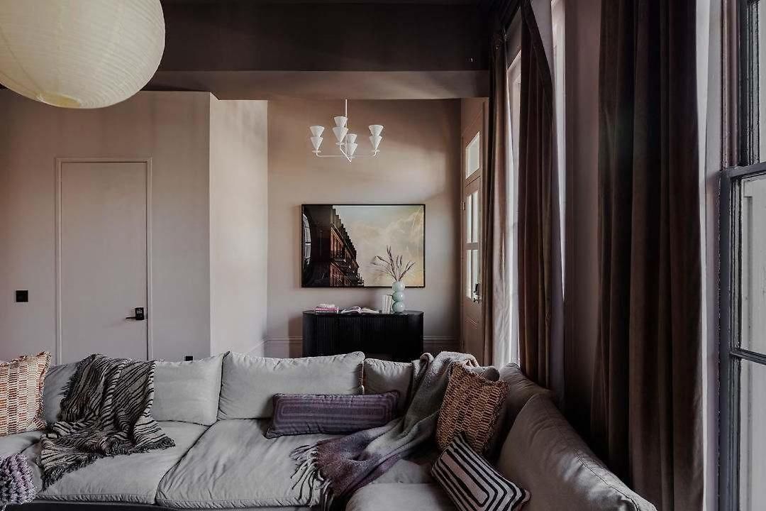 Luxury On Magazine Shared Heated Pool & Holiday home *