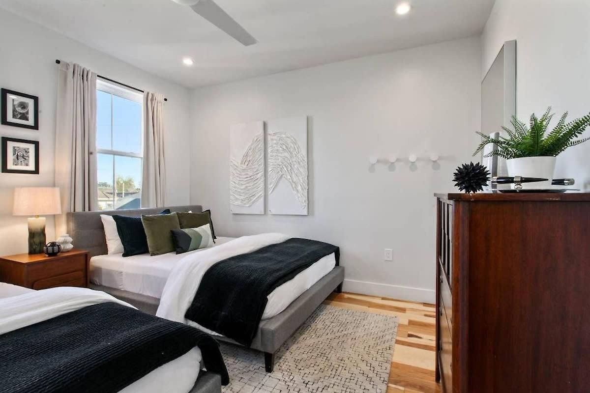 Spacious Mid-century Oasis With Heated Pool