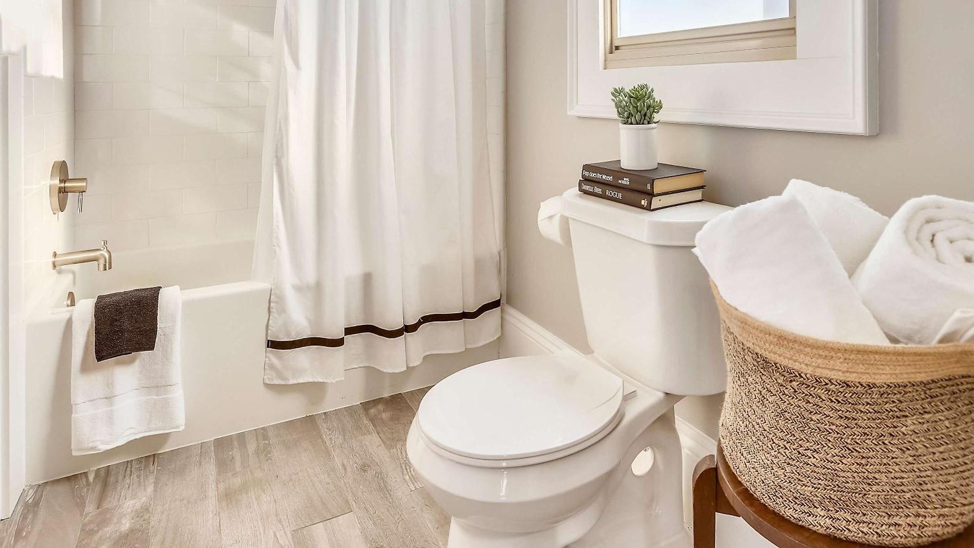 Holiday home Luxe With Back Patio Near Frenchmen *
