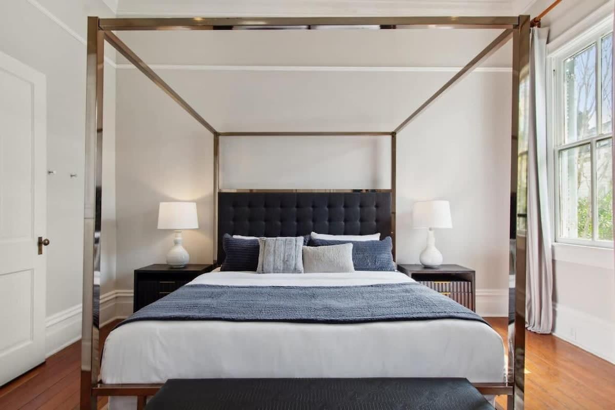 Opulent Expansive Unit Heated Pool And Bed & Breakfast 4*