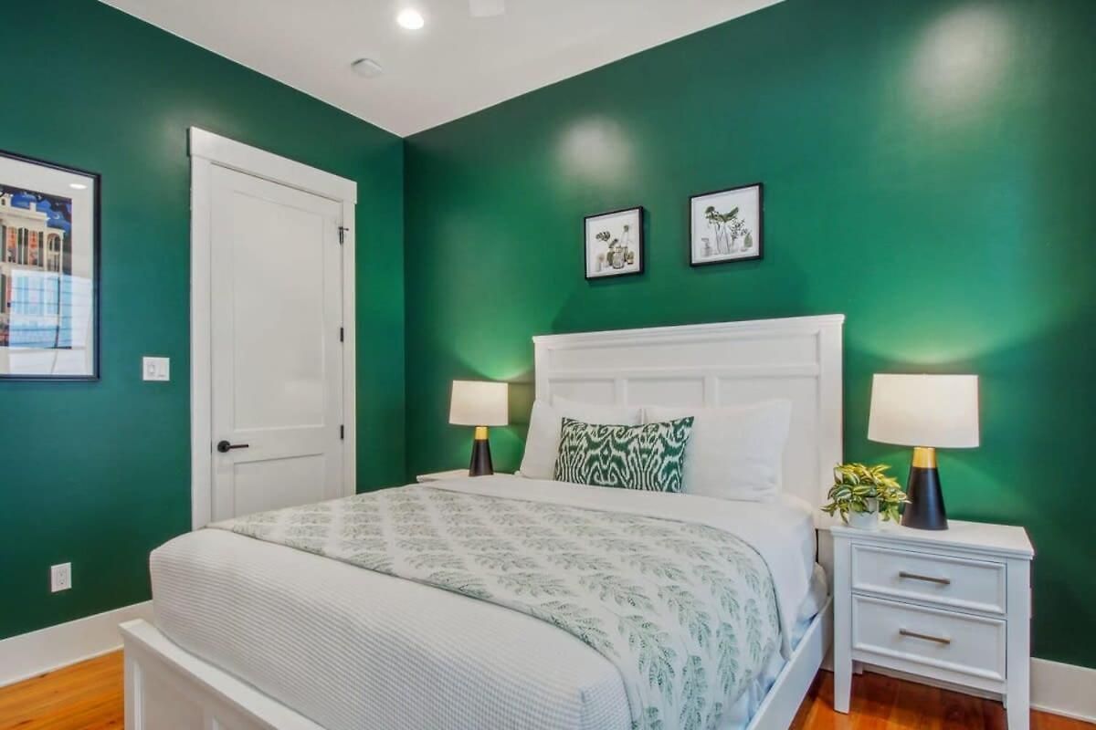 Deluxe Modern Heated Pool & Game Holiday home New Orleans
