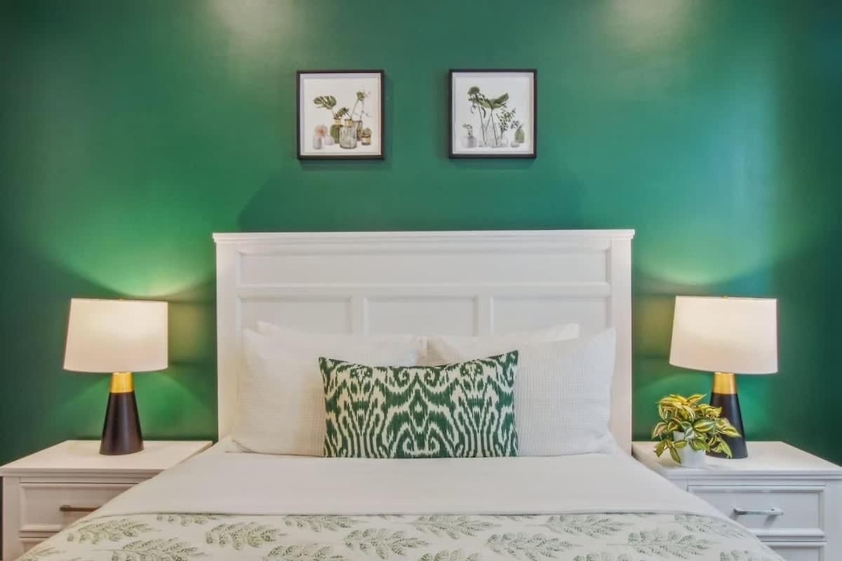 Deluxe Modern Heated Pool & Game Holiday home New Orleans
