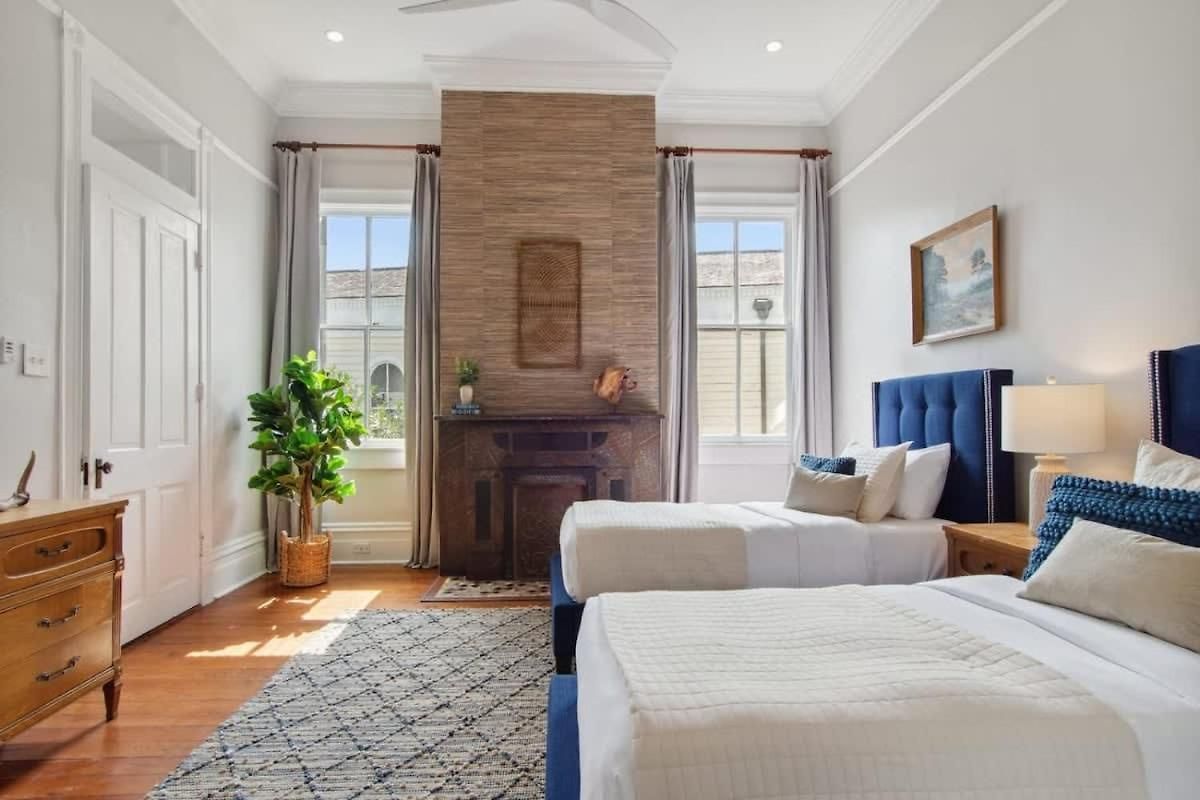 Bed & Breakfast Opulent Expansive Unit Heated Pool And