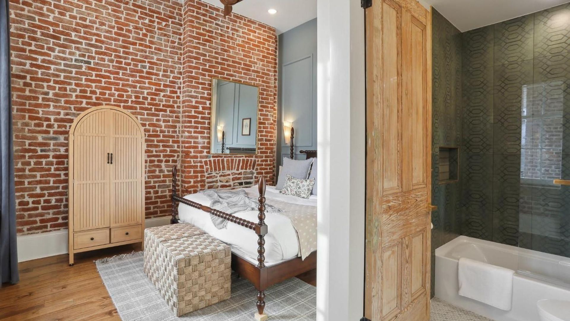 10 Bed & 10 Bath Luxury Cbd - Private Pool Holiday home *