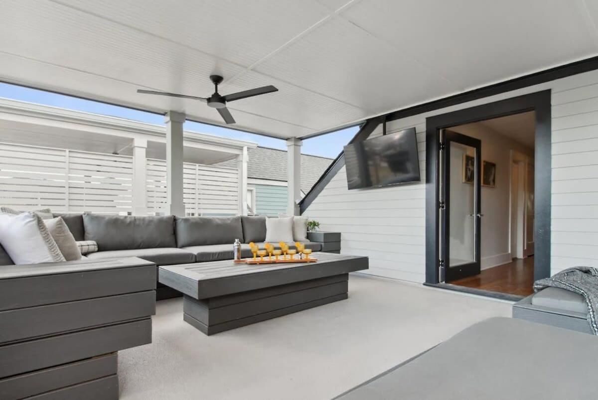 New Luxury Heated Pool & Holiday home *