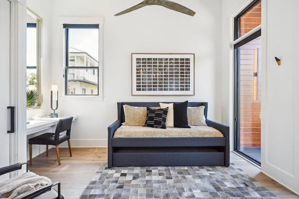 Peaceful Bywater With Heated Pool Quiet