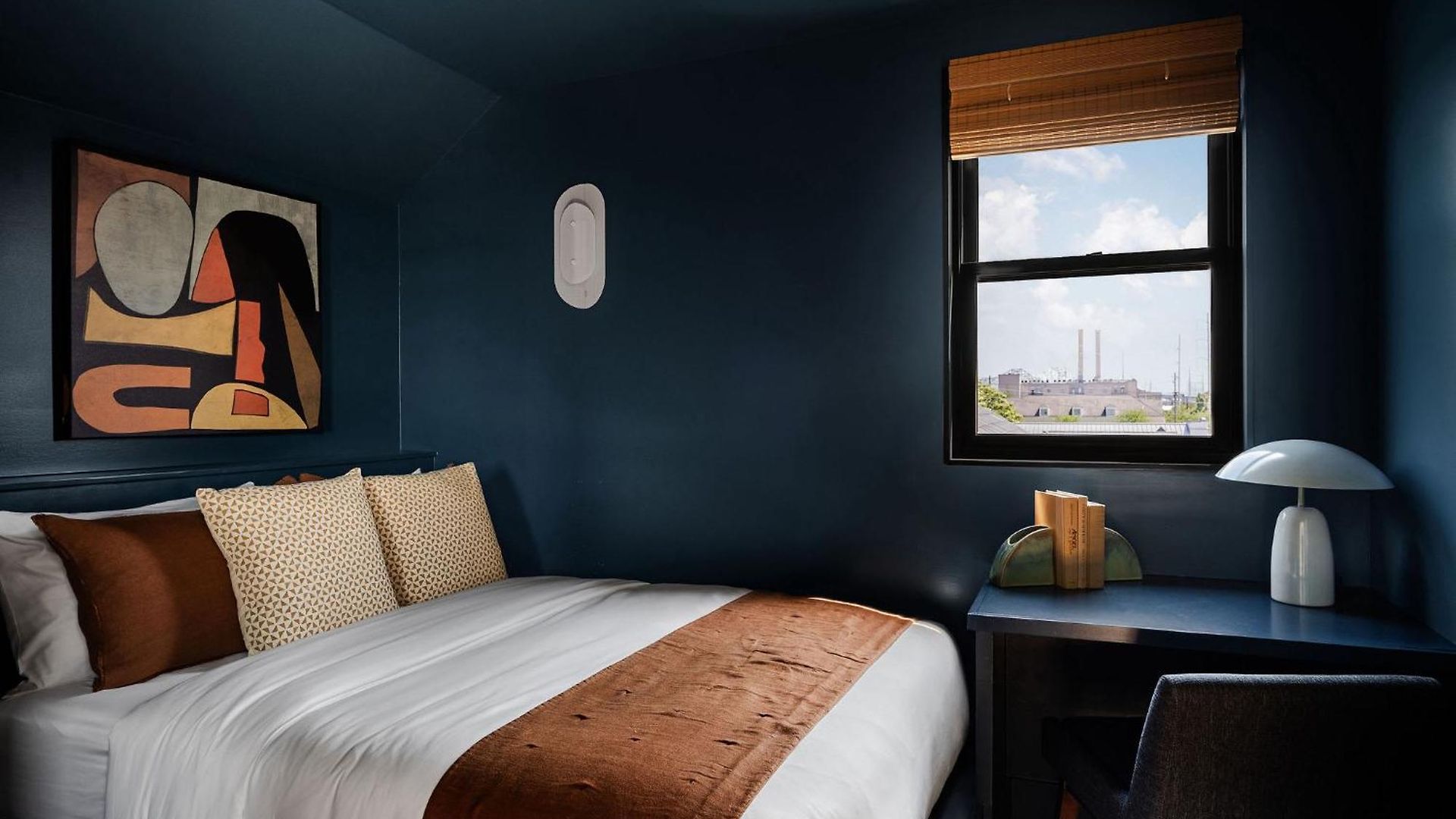 Chic Nola Heated Pool & Holiday home