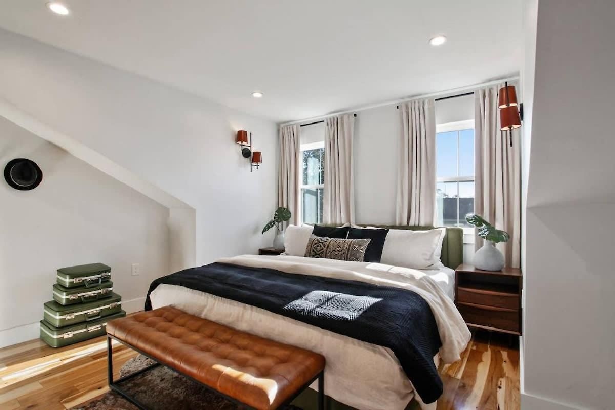 Spacious Mid-century Oasis With Heated Pool *