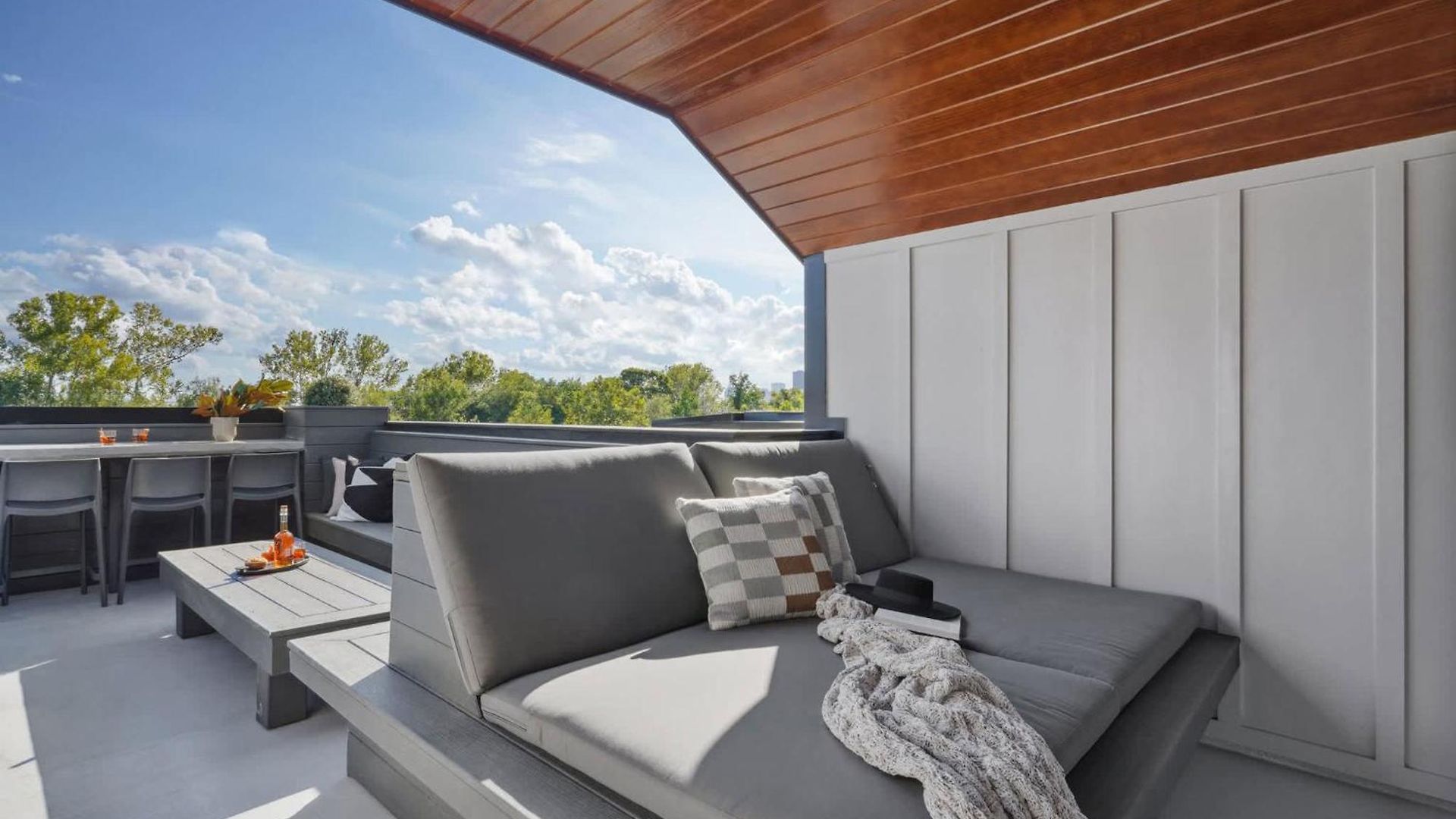Bywater Retreat With Heated Pool And Roof Deck Holiday home *