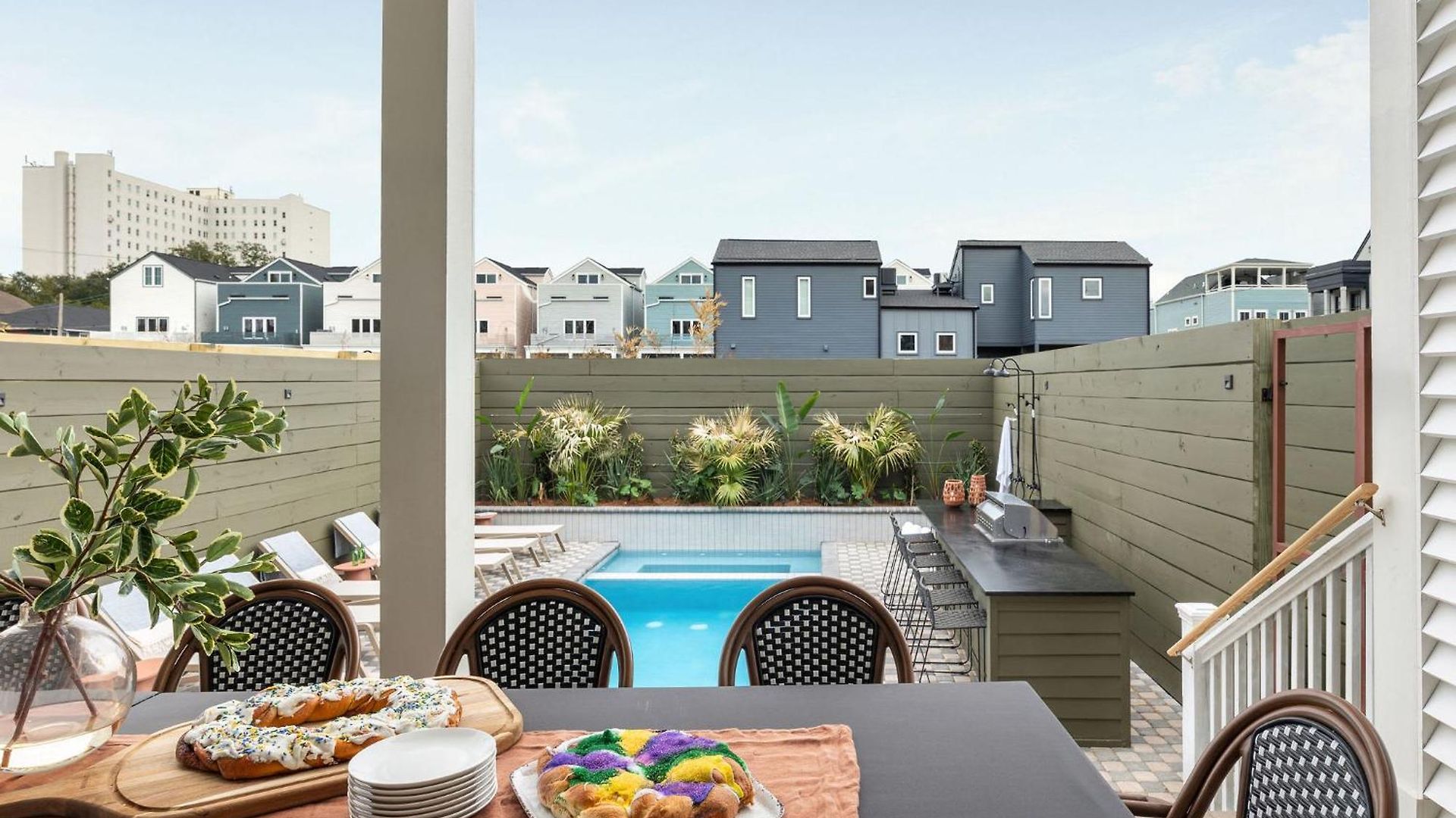 Luxury New Heated Pool And Holiday home New Orleans