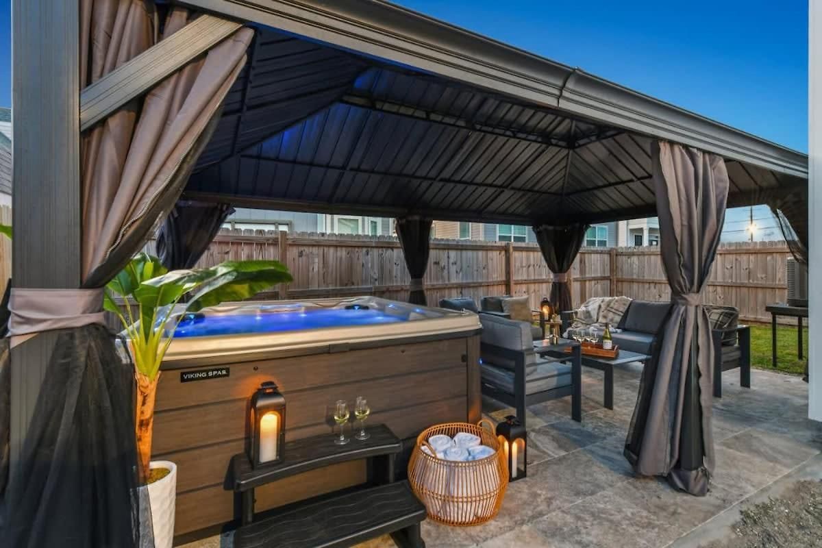 Holiday home Elegant Stylish With Hot Tub & Pergola *