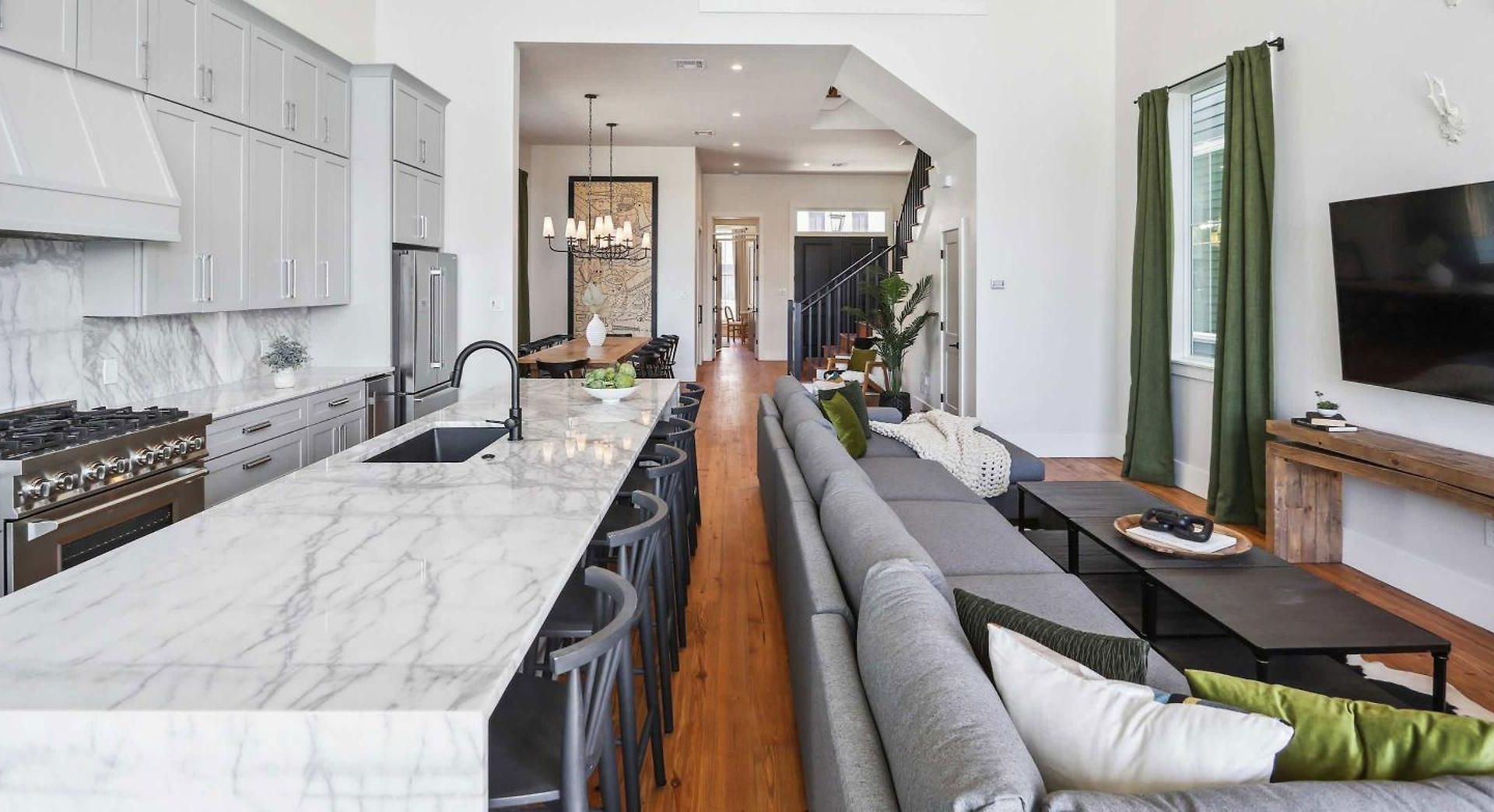 Holiday home Designer 6-bedroom Pool 1 Block To Parade Route