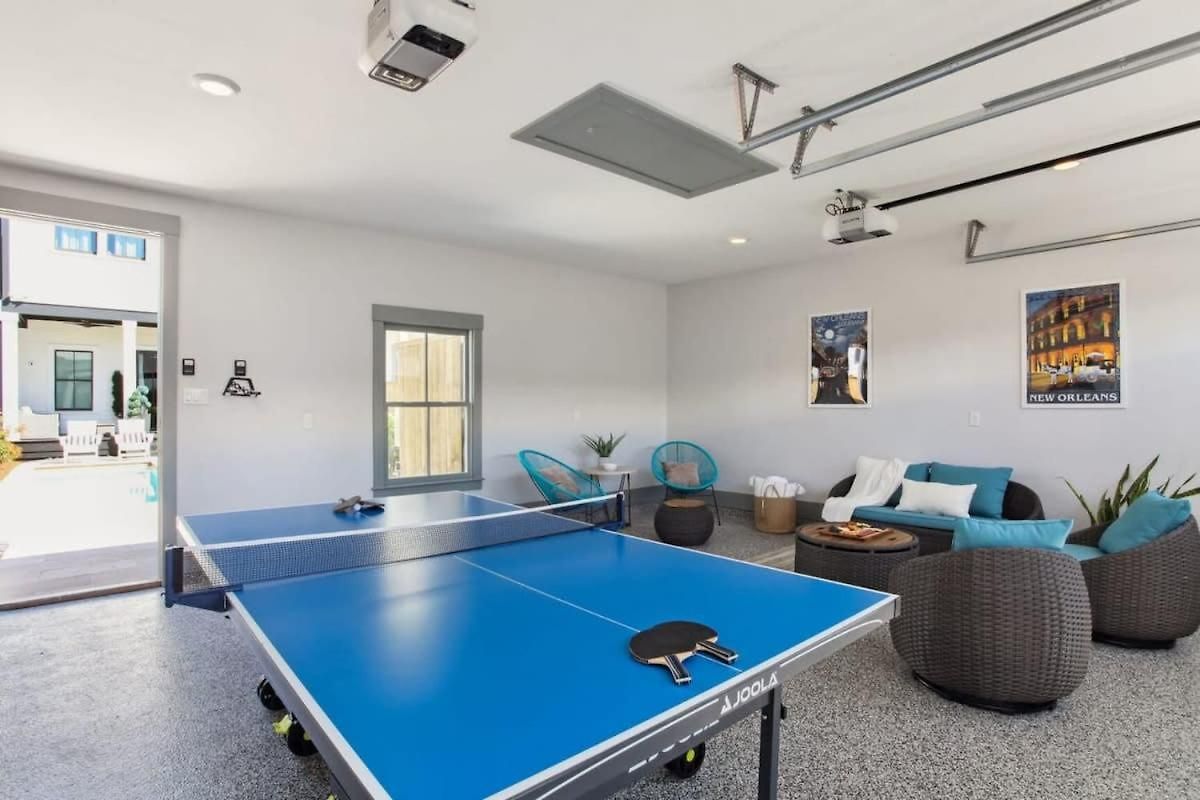 Deluxe Modern Heated Pool & Game Holiday home New Orleans