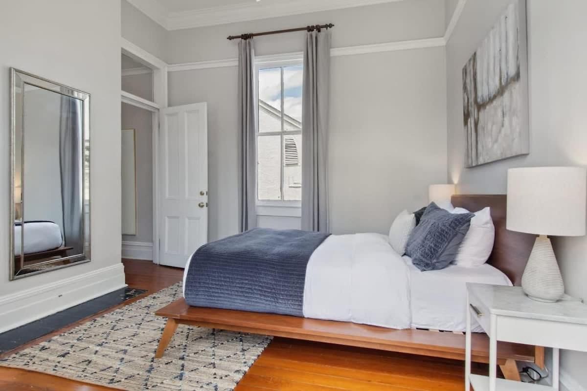 Opulent Expansive Unit Heated Pool And Bed & Breakfast