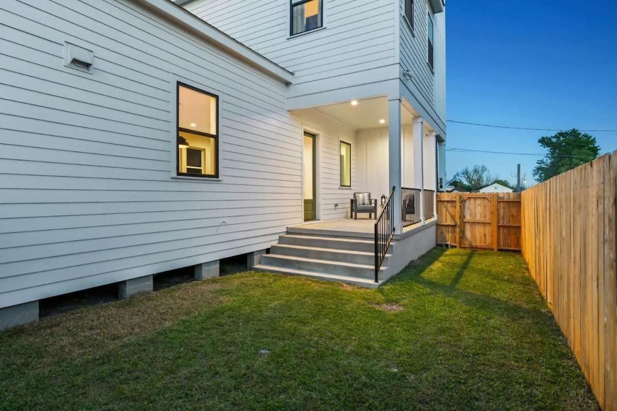 Holiday home Elegant Stylish With Hot Tub & Pergola