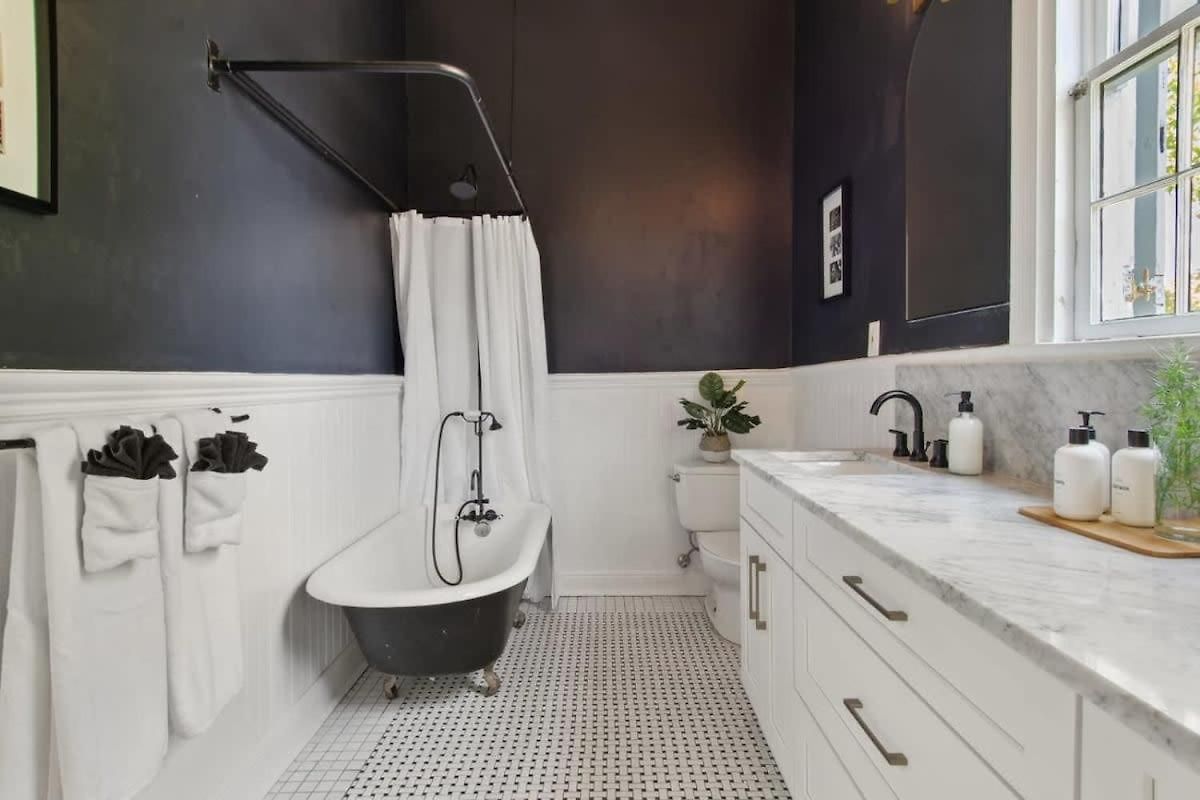 Opulent Expansive Unit Heated Pool And 4*