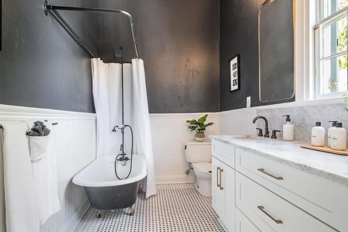 Opulent Expansive Unit Heated Pool And Bed & Breakfast