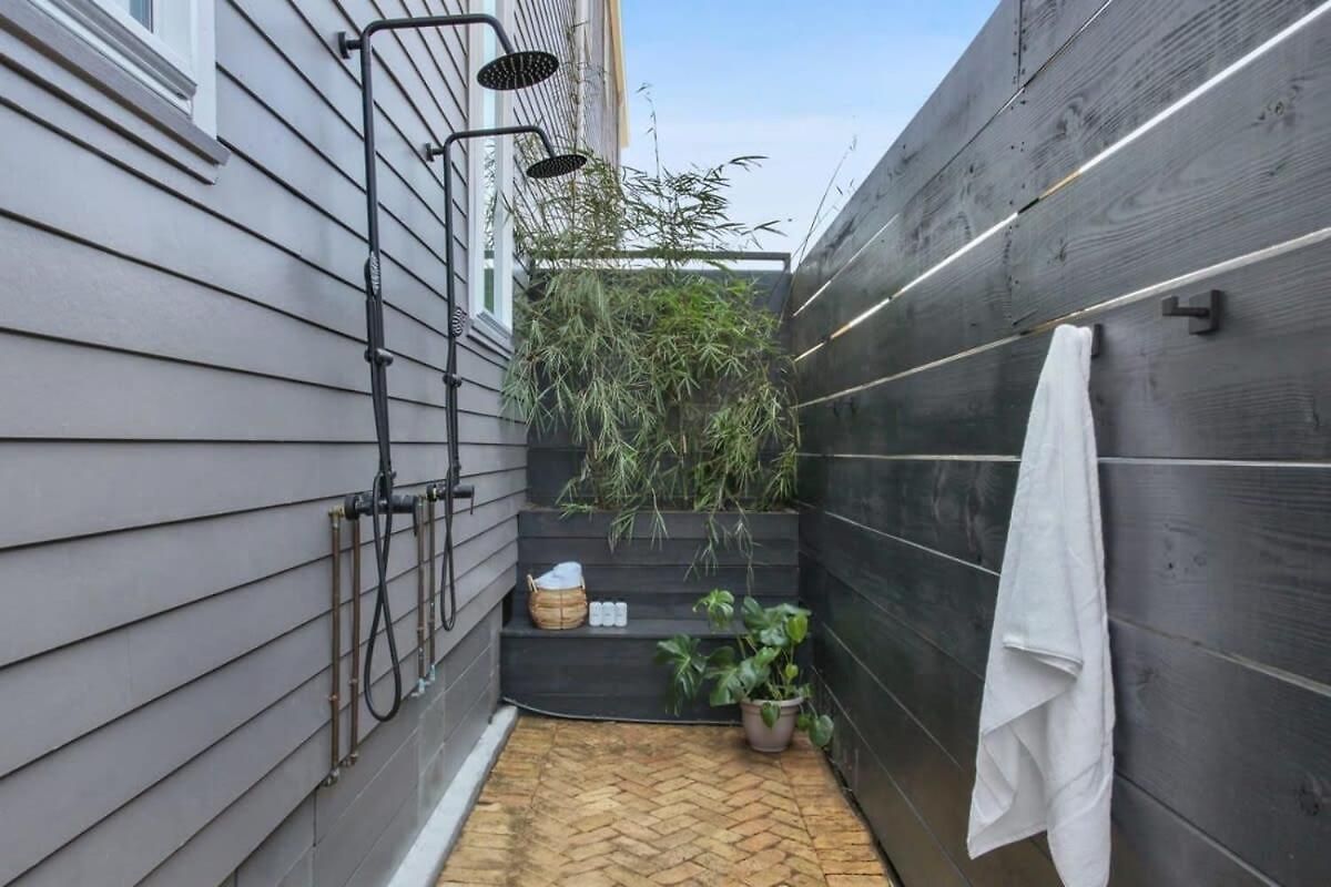 Designer 10-bedroom Compound Heated Pools & Hot Tubs