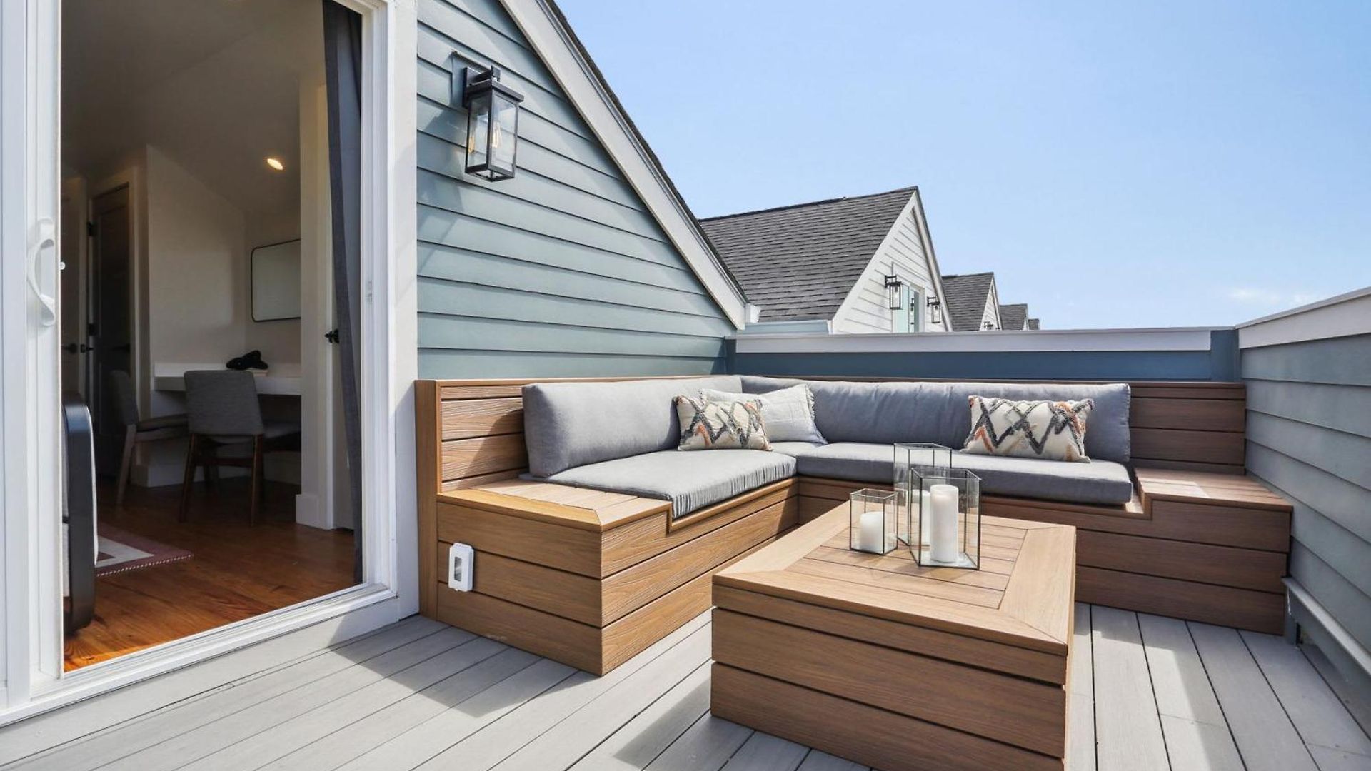 Stylish 7 Bedroom Luxe Heated Pool & Holiday home