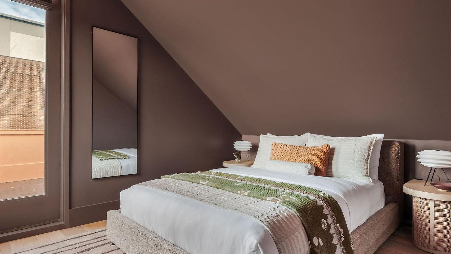 Luxury New Heated Pool And Holiday home *