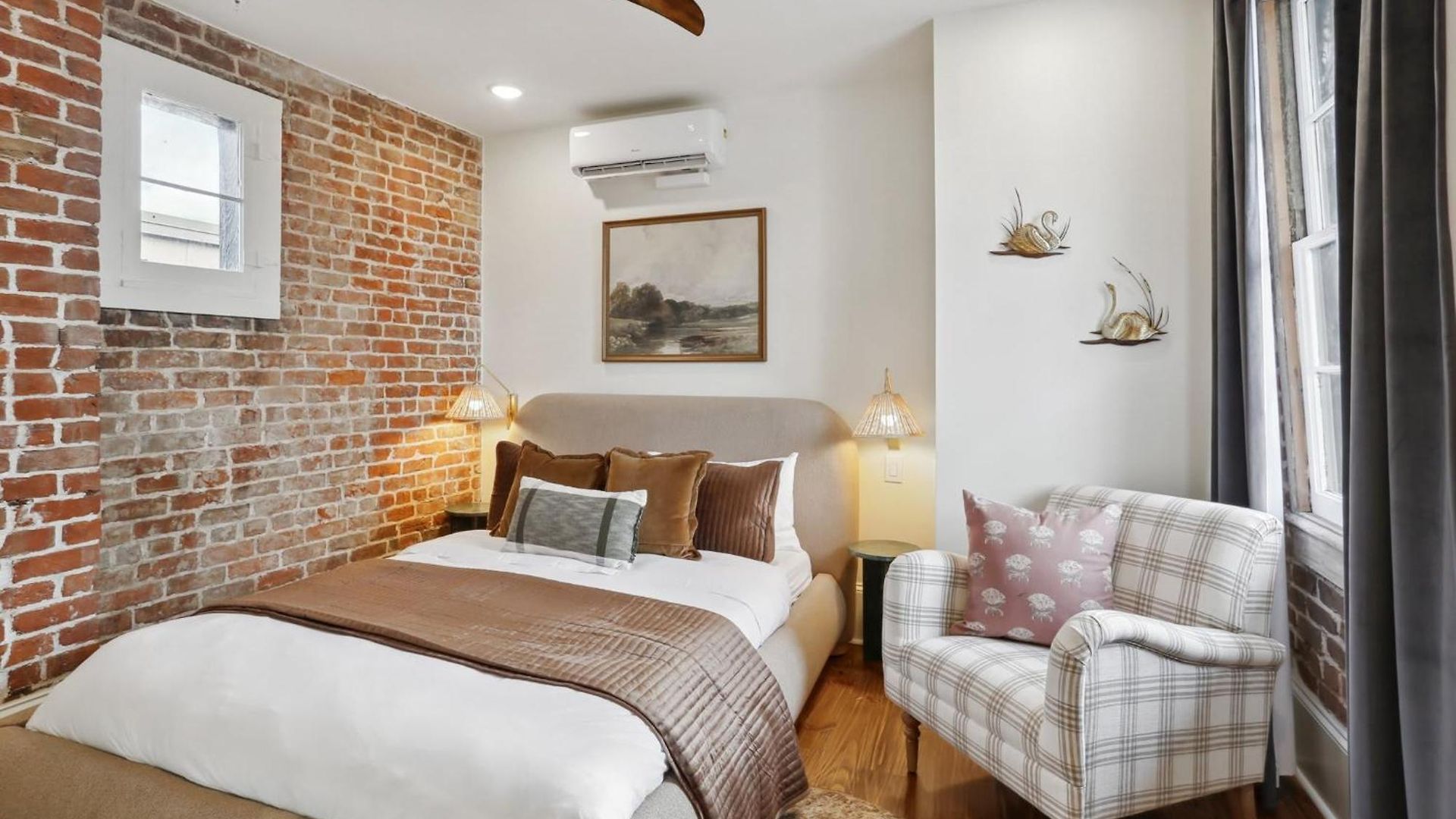 10 Bed & 10 Bath Luxury Cbd - Private Pool Holiday home *