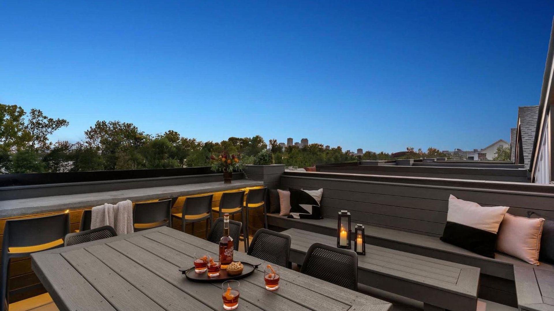 Bywater Retreat With Heated Pool And Roof Deck Holiday home