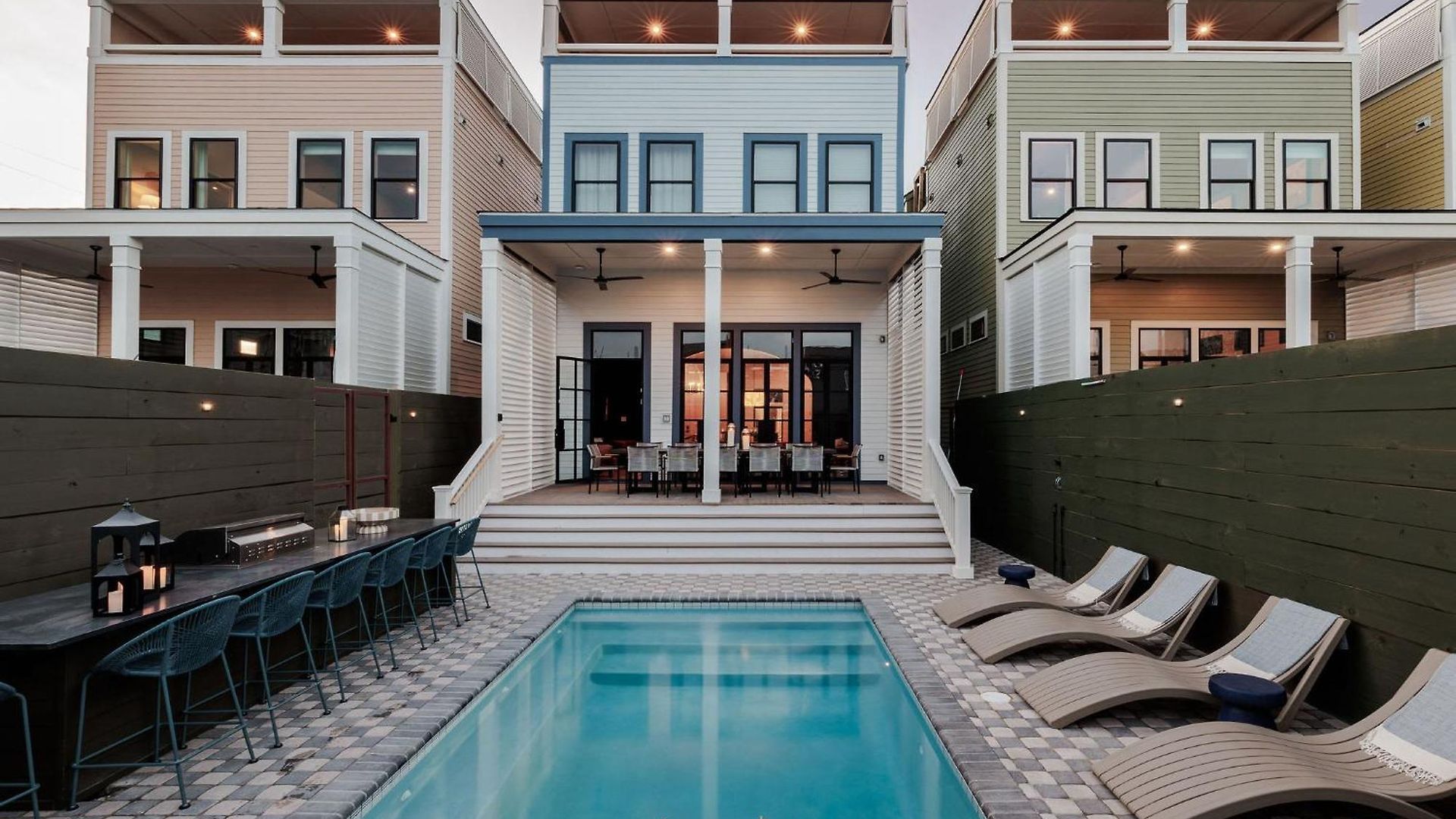Modern New Homes Heated Pools And Spas * New Orleans