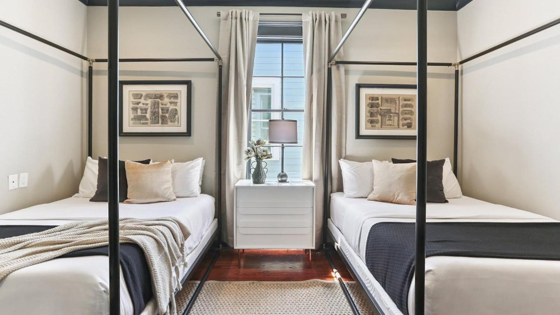Designer On Magazine Pool And Holiday home *
