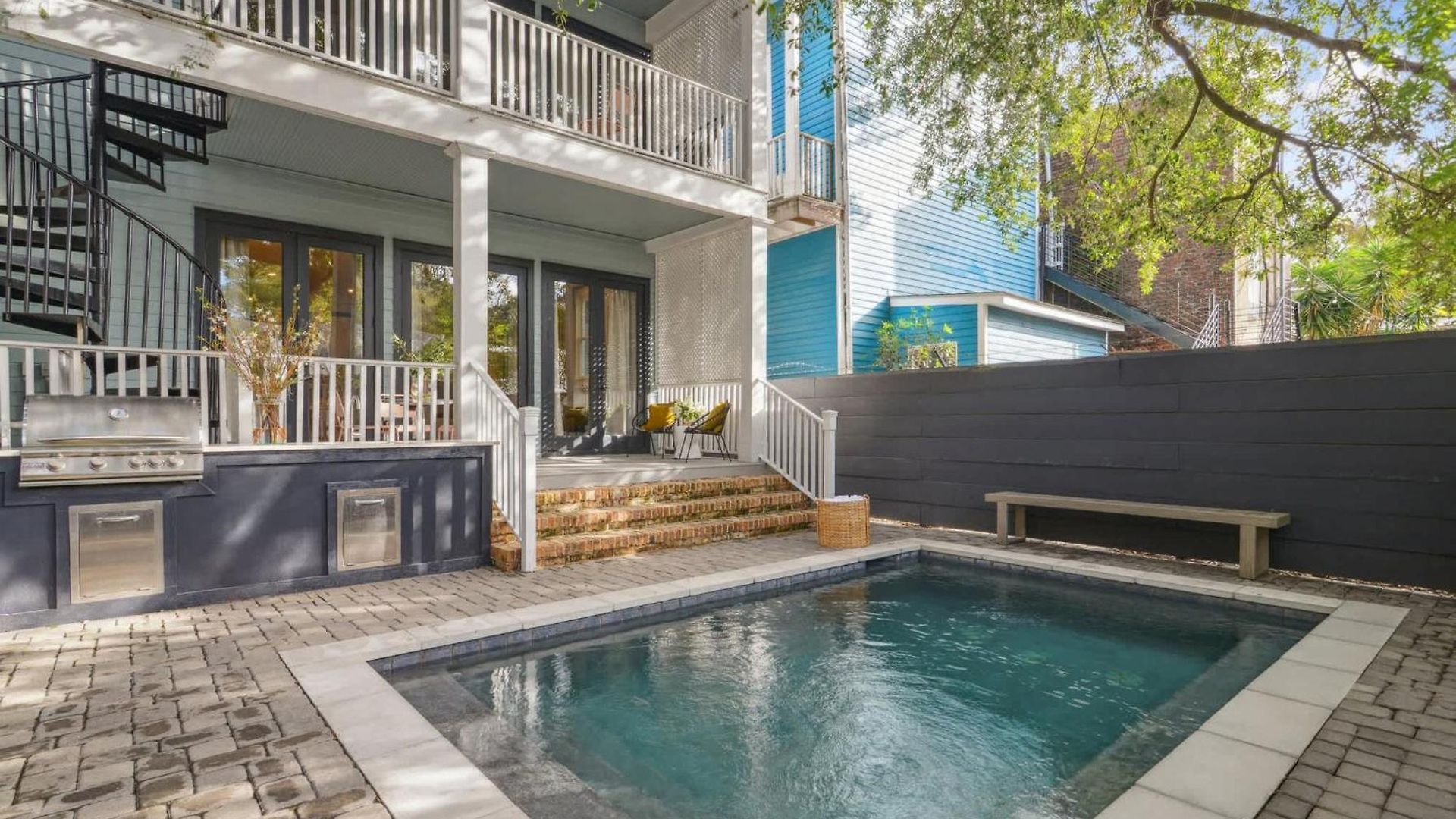 Grand Lush With Heated Pool Holiday home