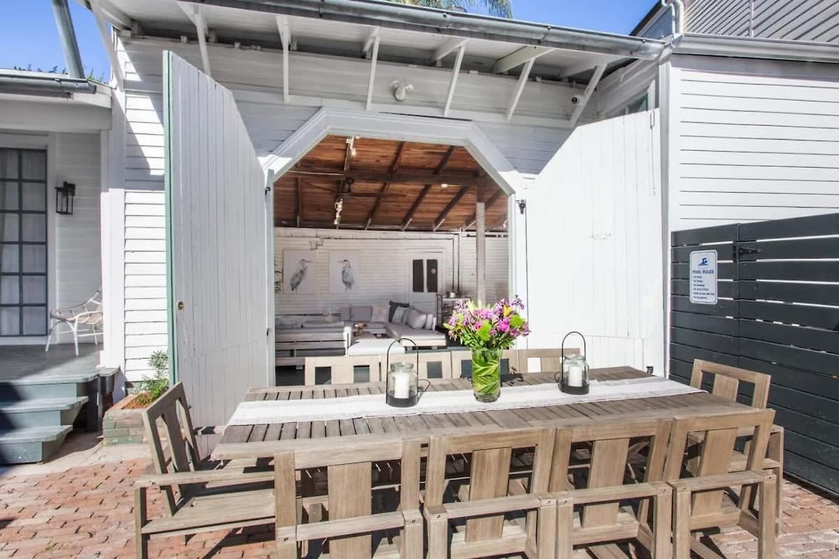 Opulent Expansive Unit Heated Pool And Bed & Breakfast