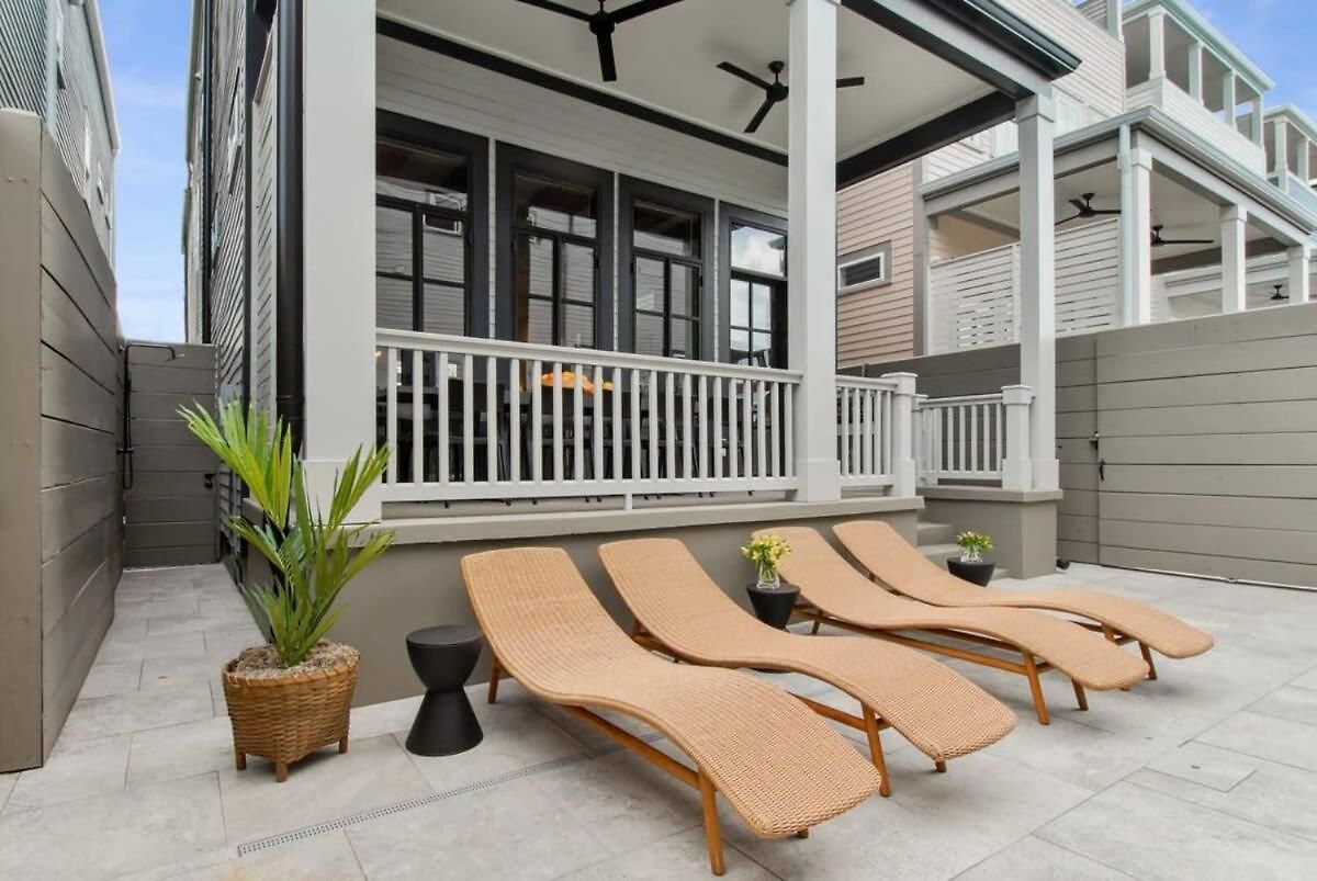 Holiday home New Luxury Heated Pool & New Orleans