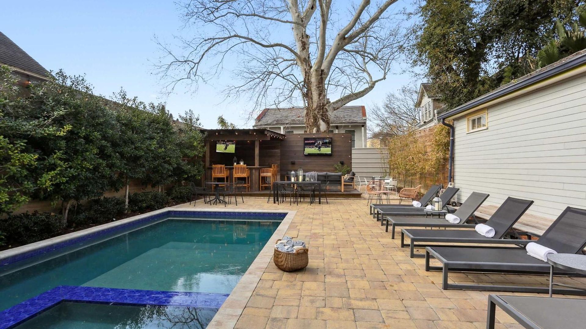 Historic 8br With Pool Hot Tub Holiday home